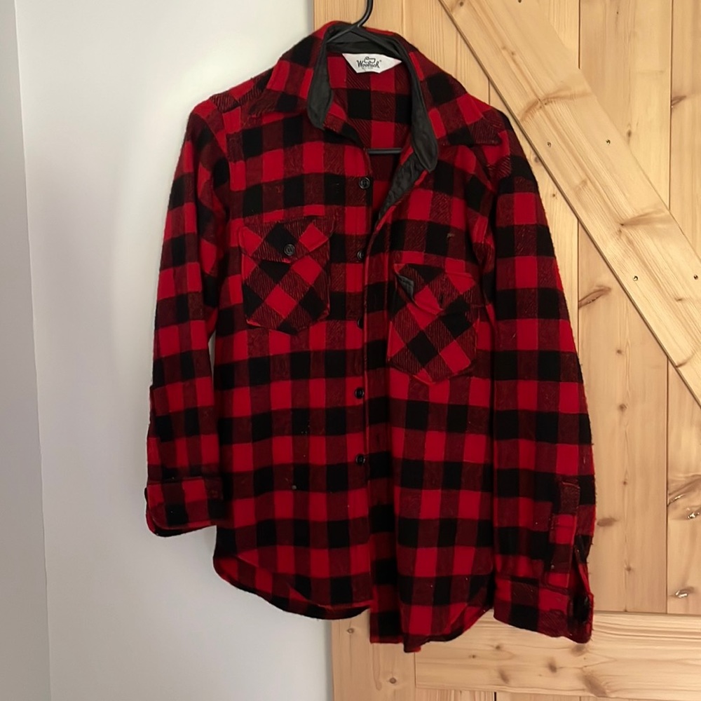 Wool Flannel red black checkered no size listed fits like m/L guc